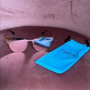 Tierra Sunglasses with Blue Pouch